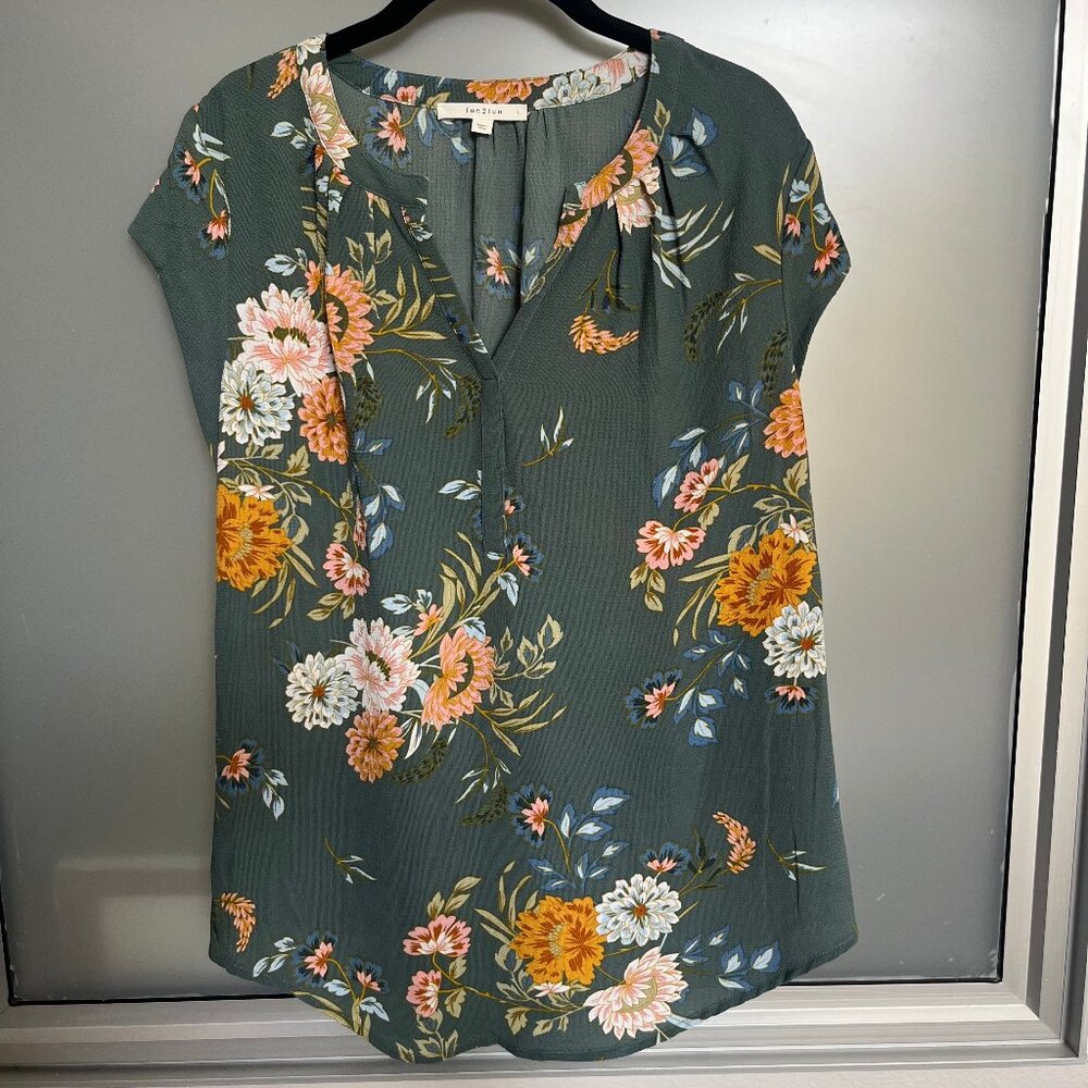 fun2fun sage green floral blouse LIKE NEW